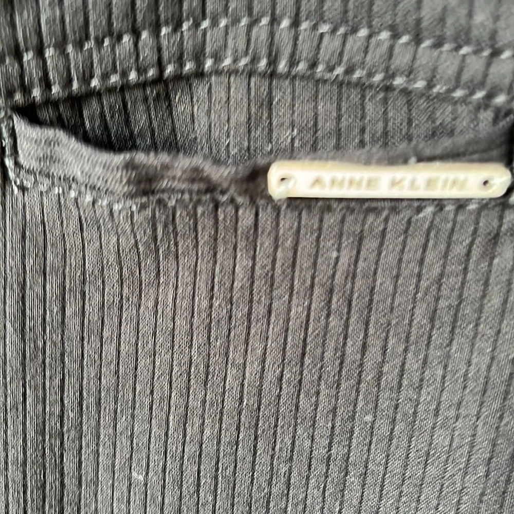 Anne Klein Black Cropped Pants